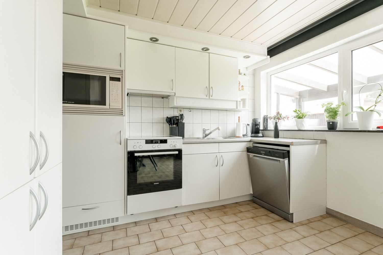 Vrijstaande ruime woning op toplocatie in Lommel! foto 10