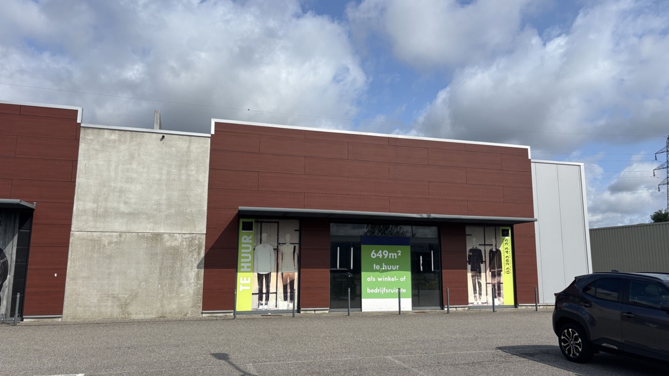 Handelspand (649 m²) in commerciële site Lanaken foto {{pictureIndex}}