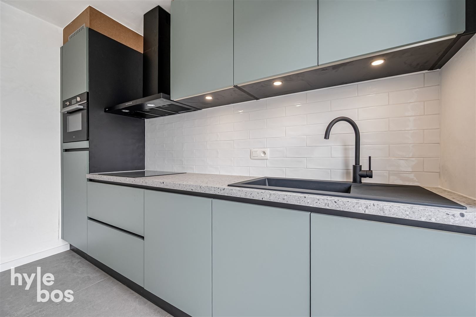 Gerenoveerd appartement met garage in gezellige woonwijk foto 7