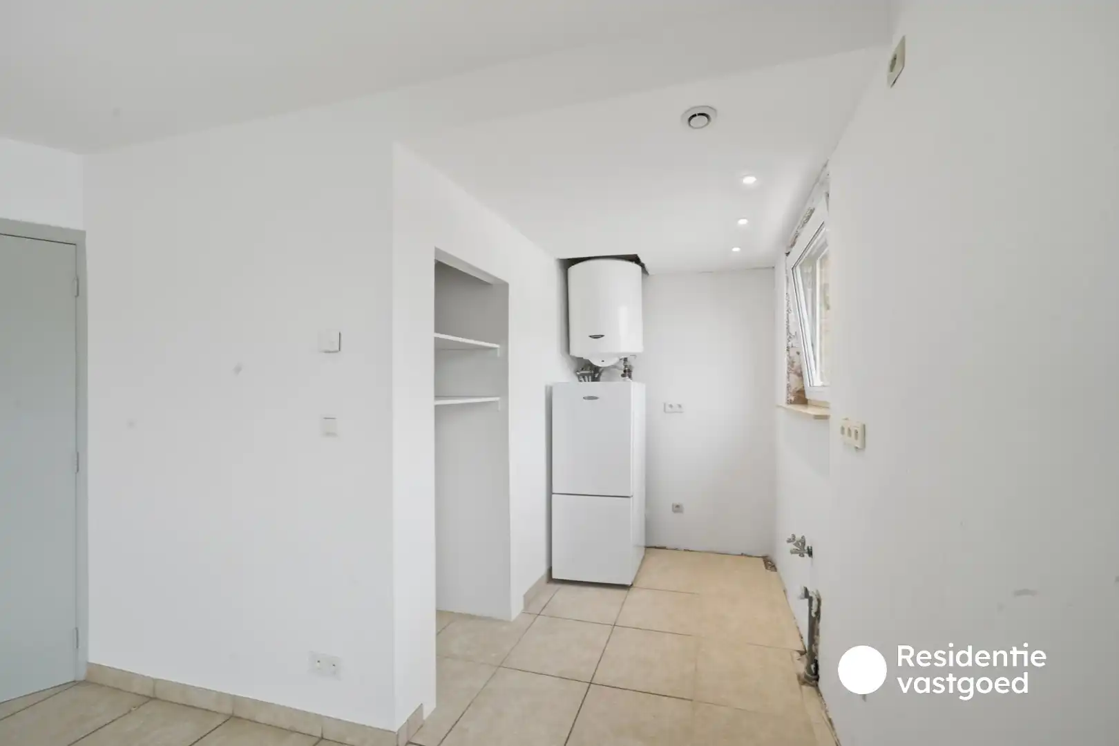 Instapklaar  2 slaapkamer appartement te Bredene foto 12
