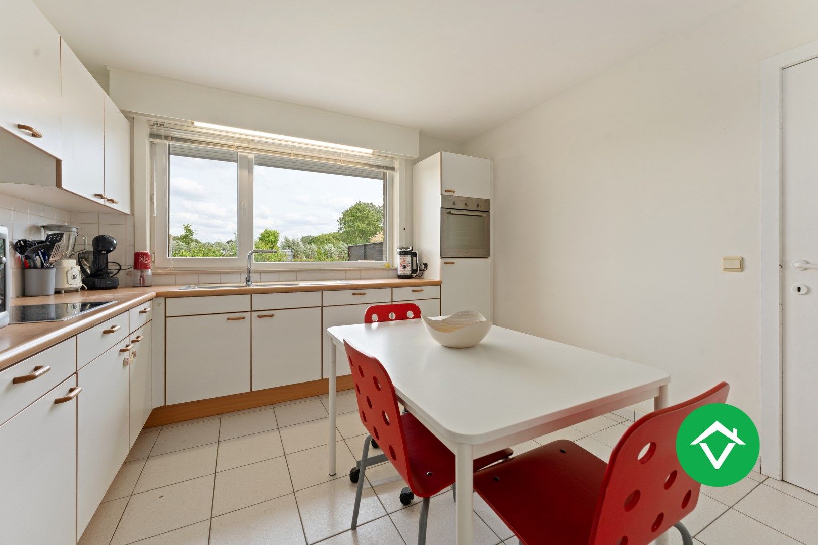 Instapklare woning met 3 slaapkamers en groene tuin te Koekelare foto 11