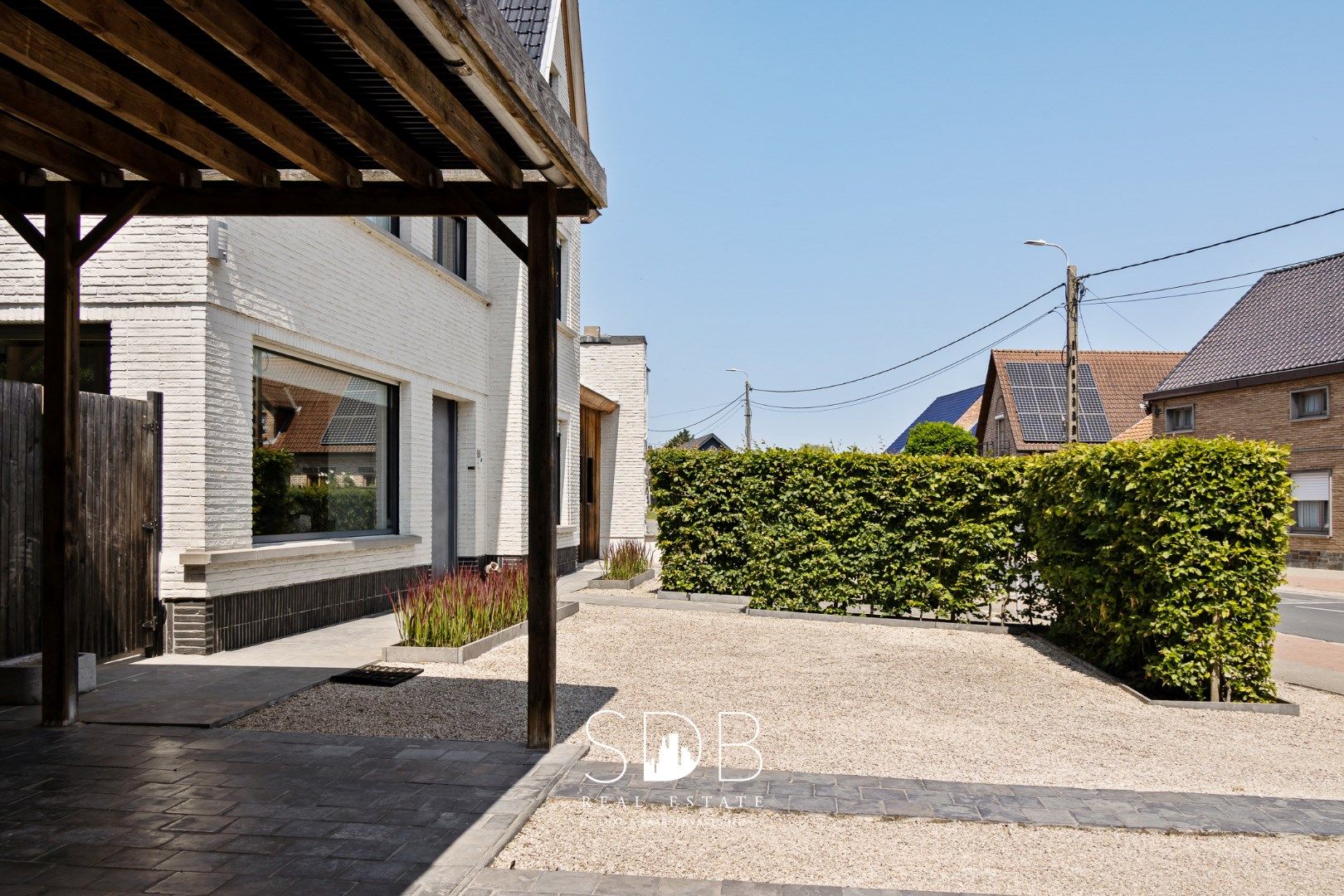 Prachtige hedendaagse villa met gezinstuin en zwembad op 1.387m² foto 18