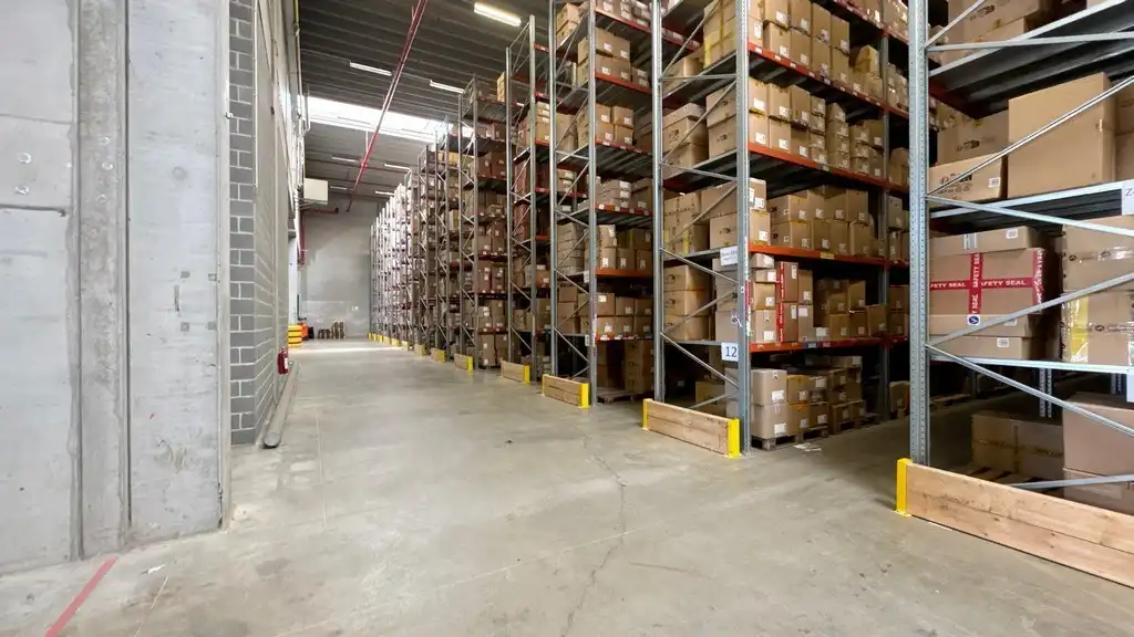 Magazijn met burelen in Eigenlopark te Sint-Niklaas foto 5