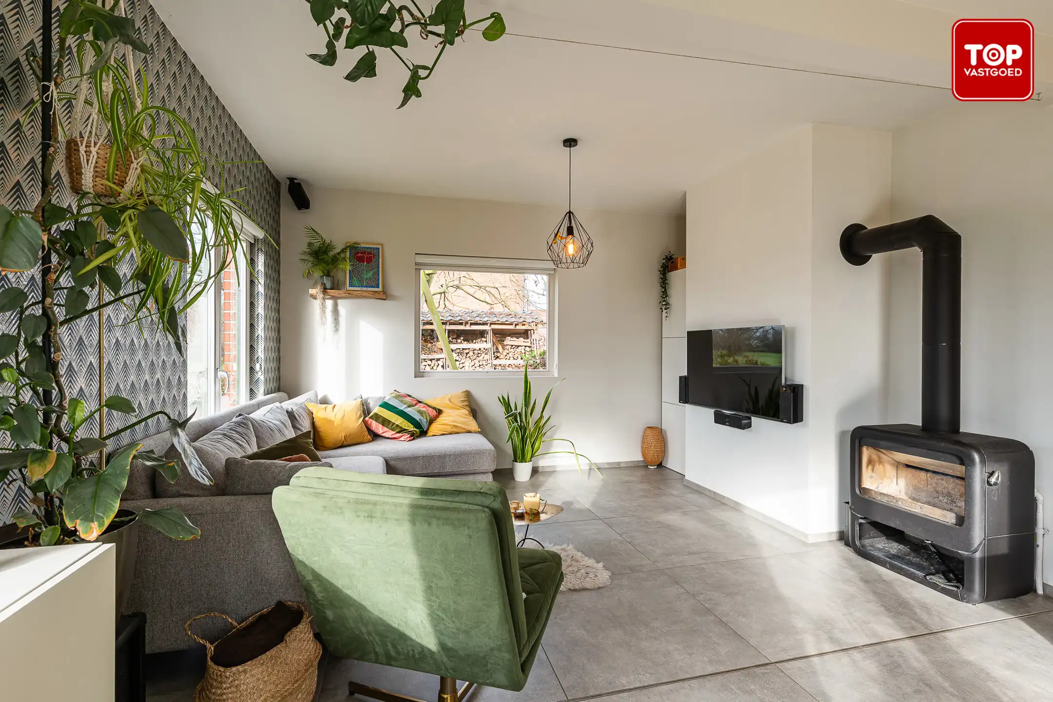 Karakteristieke woning  met 3 slaapkamers en 2 badkamers op riant perceel. foto 4