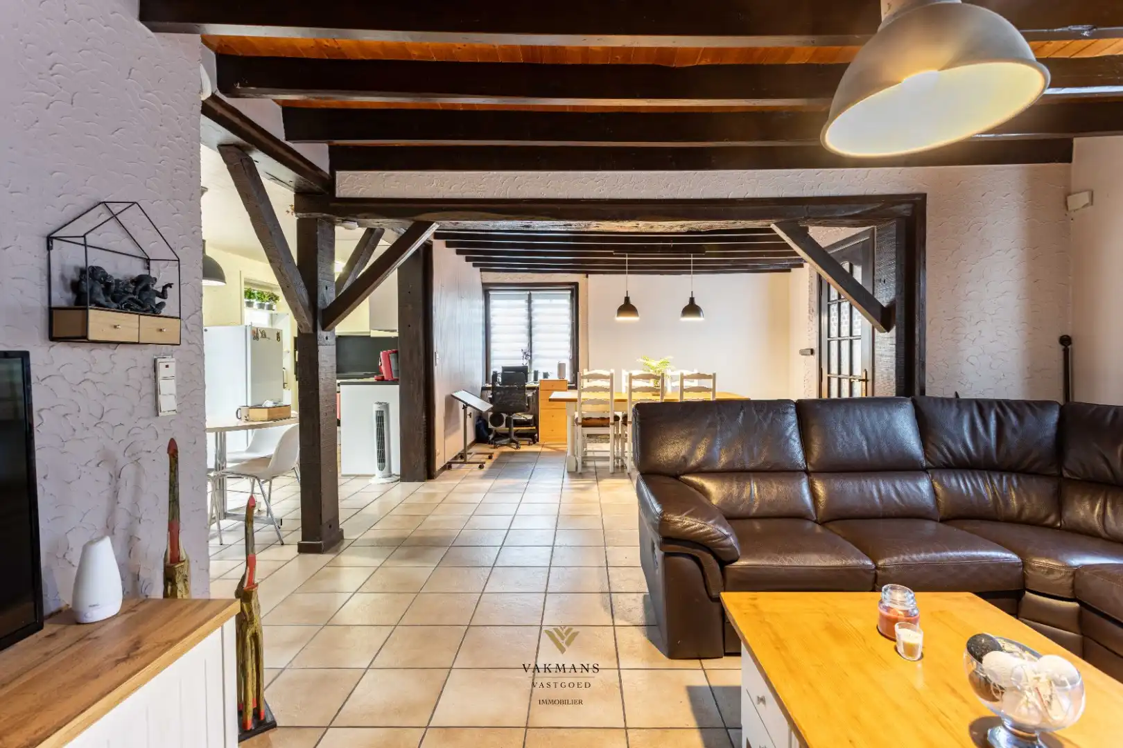 Fermette woning met oprit, dubbele garage en prachtige tuin foto 11