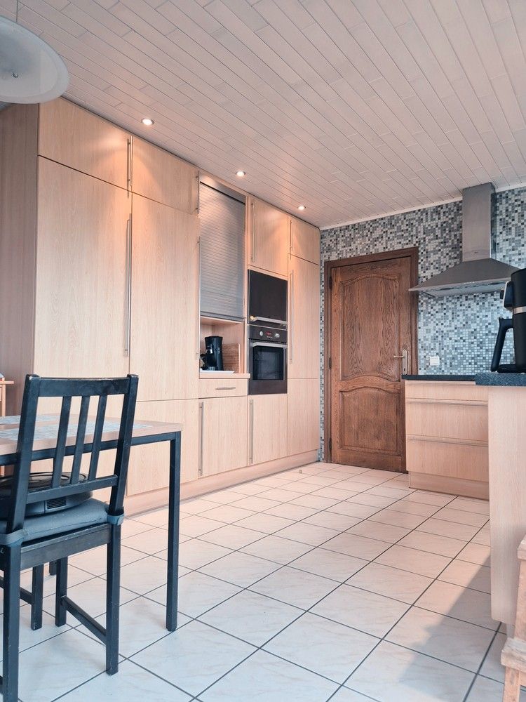 Prachtige villa uit de jaren 90 met drie slaapkamers en grote tuin! foto 15