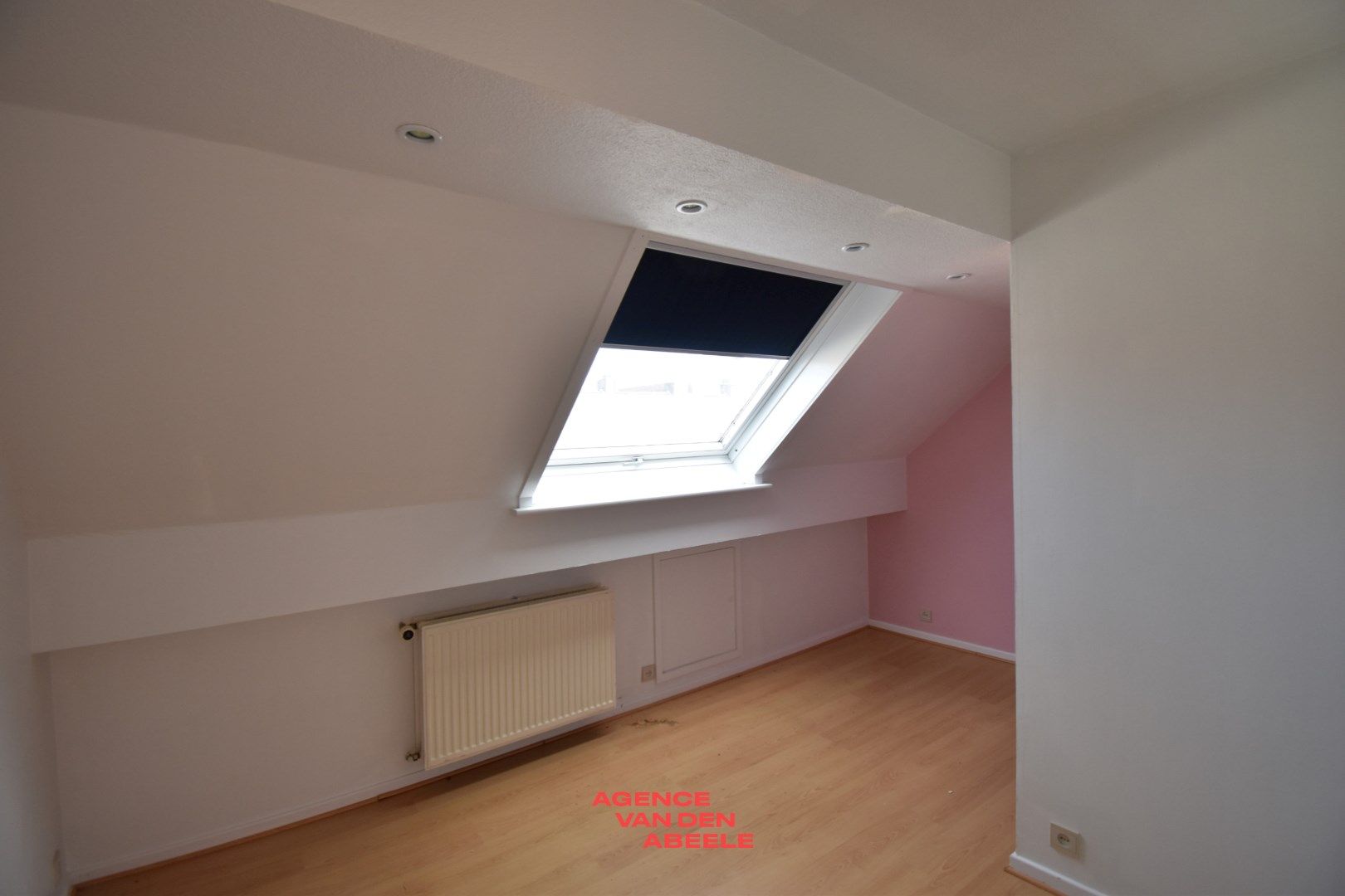 Commercieel gelegen woning met 4 slaapkamers en tuin foto 22