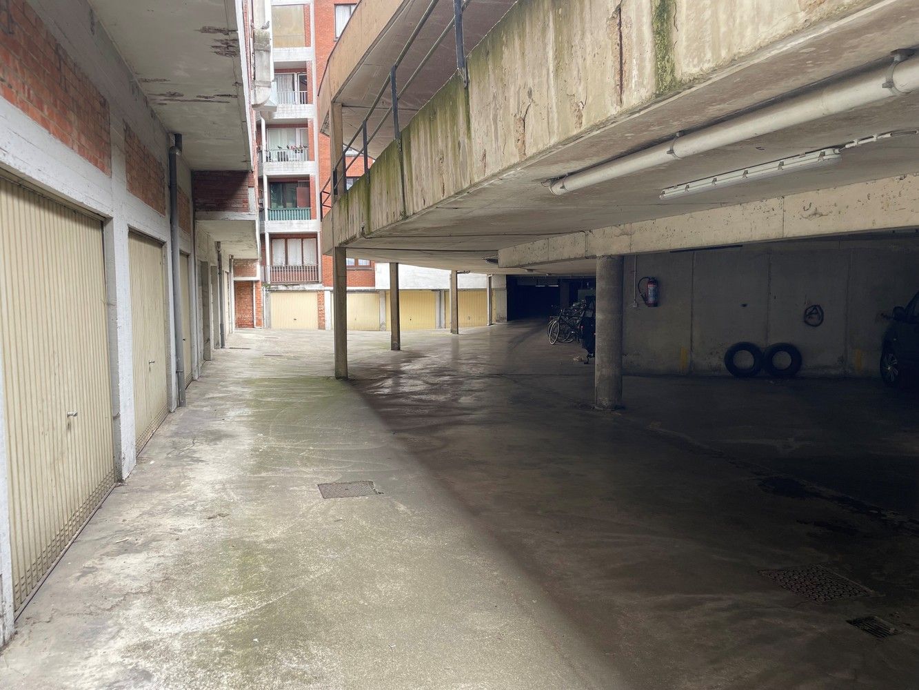 Garage in het hartje van Strombeek foto 2
