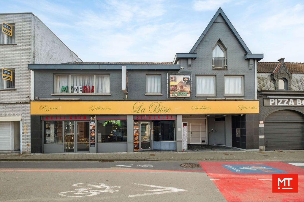 Veelzijdig gebouw bestaande uit handelsruimte, woning en appartement in het centrum van Wervik foto 2