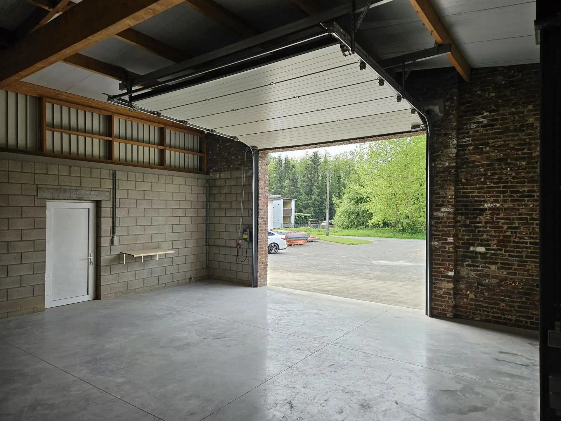 TE HUUR Oudsbergen - magazijn/werkplaats van 293m² foto 4