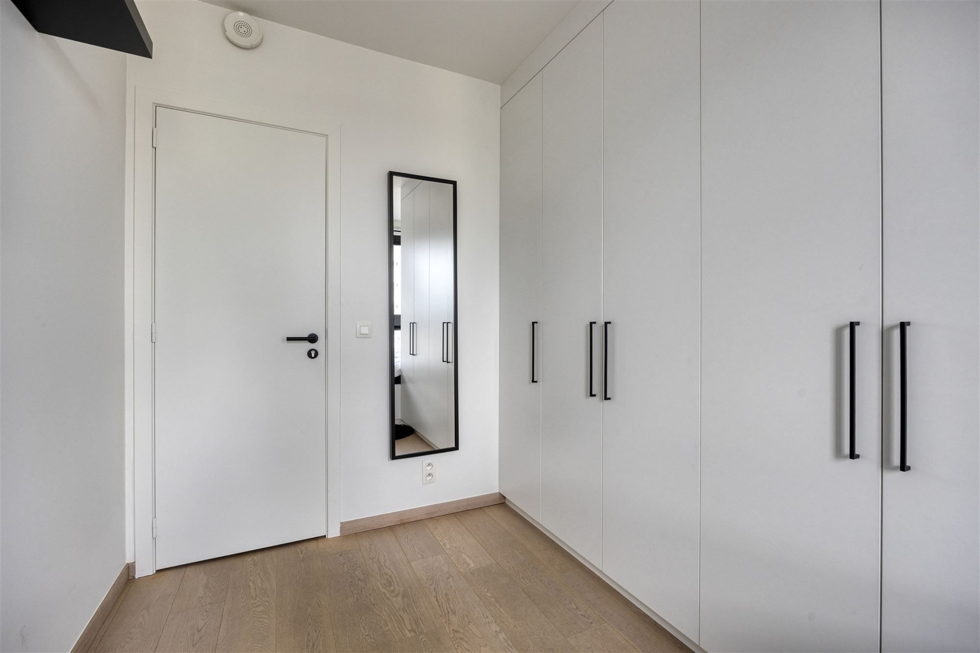 Instapklaar appartement met 2 slpks met terras in centrum Antwerpen foto 14