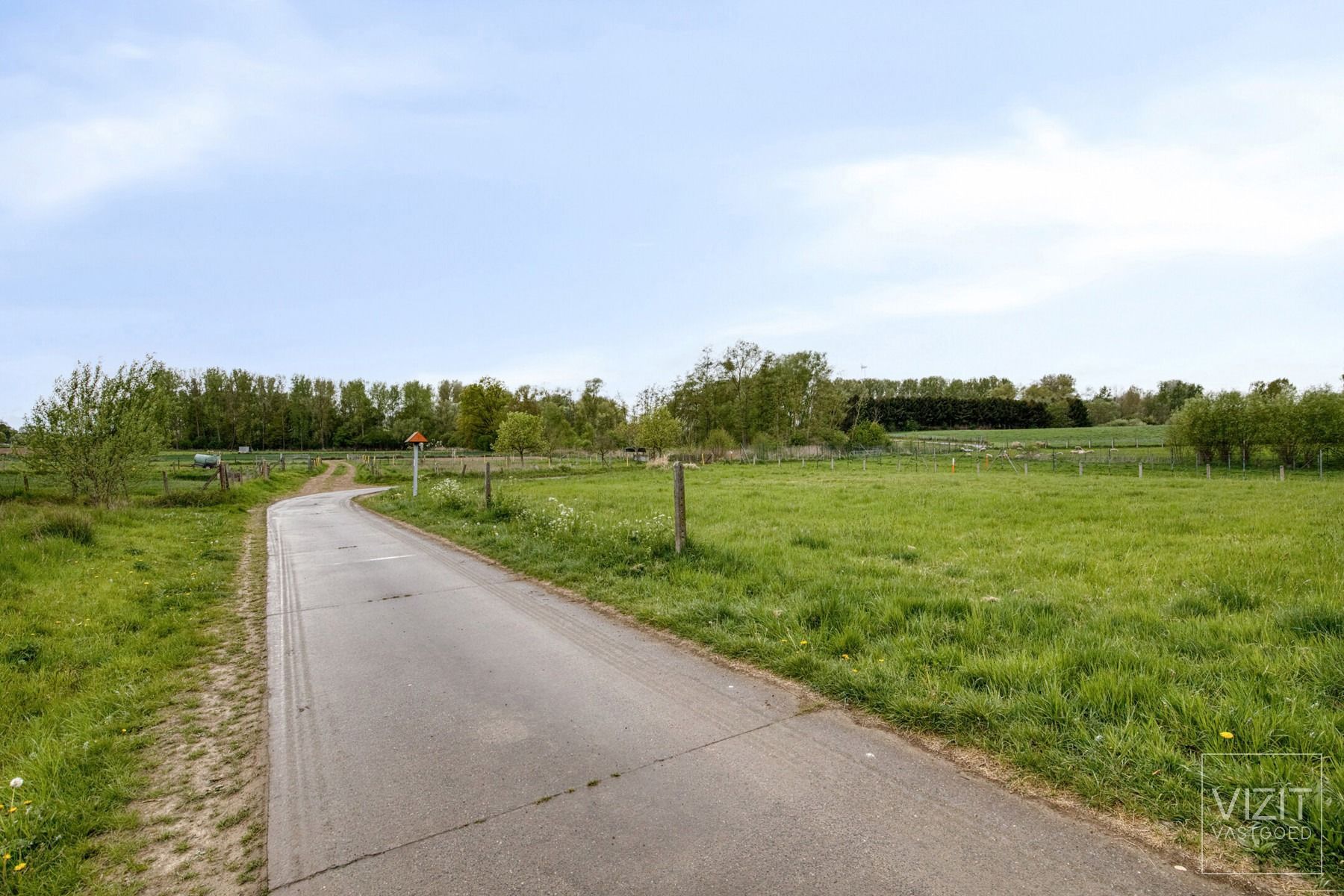Halfopen woning met tuin, kelder en drie slaapkamers foto 17