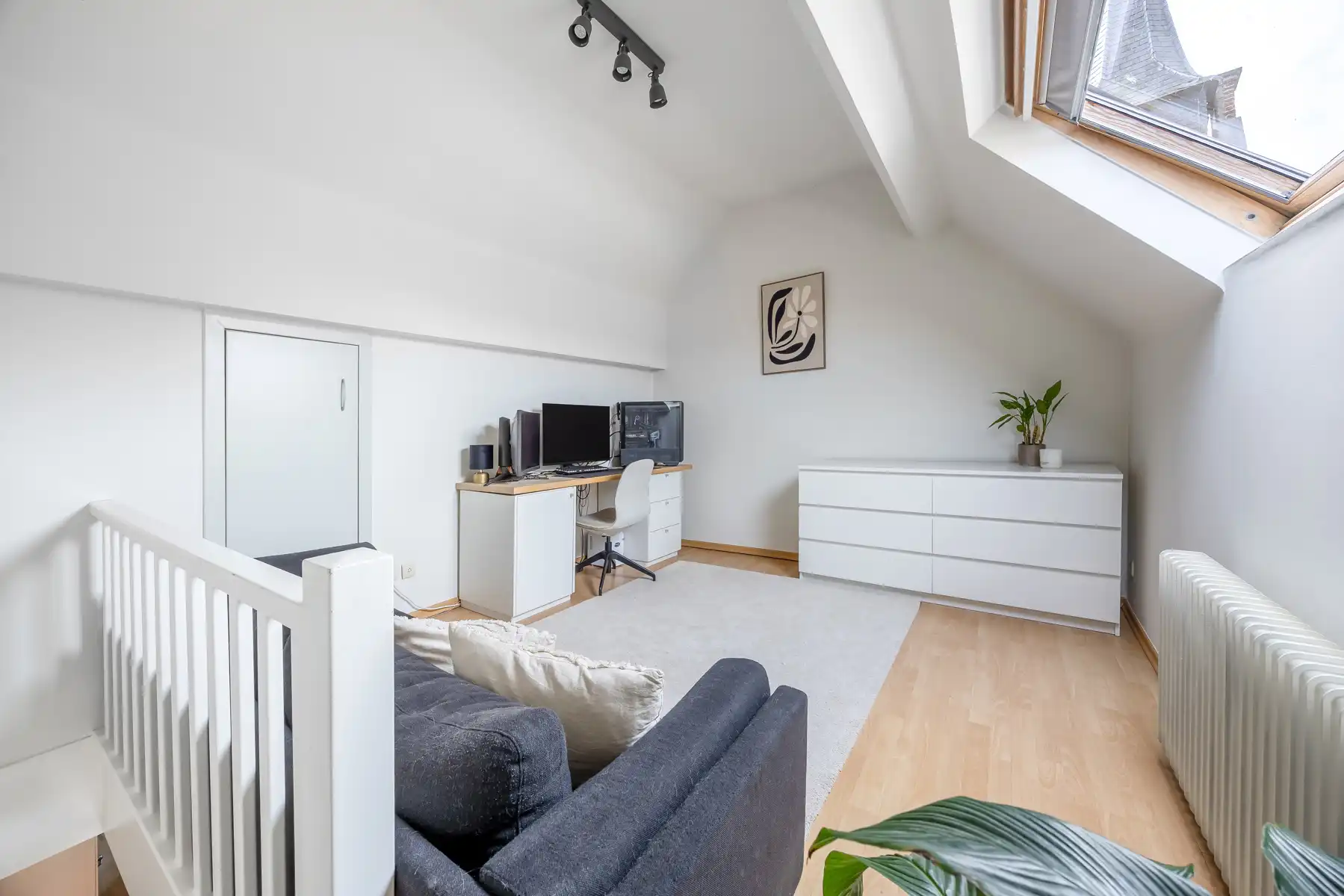 Unieke woning met terras, garage en ruim magazijn  foto 11