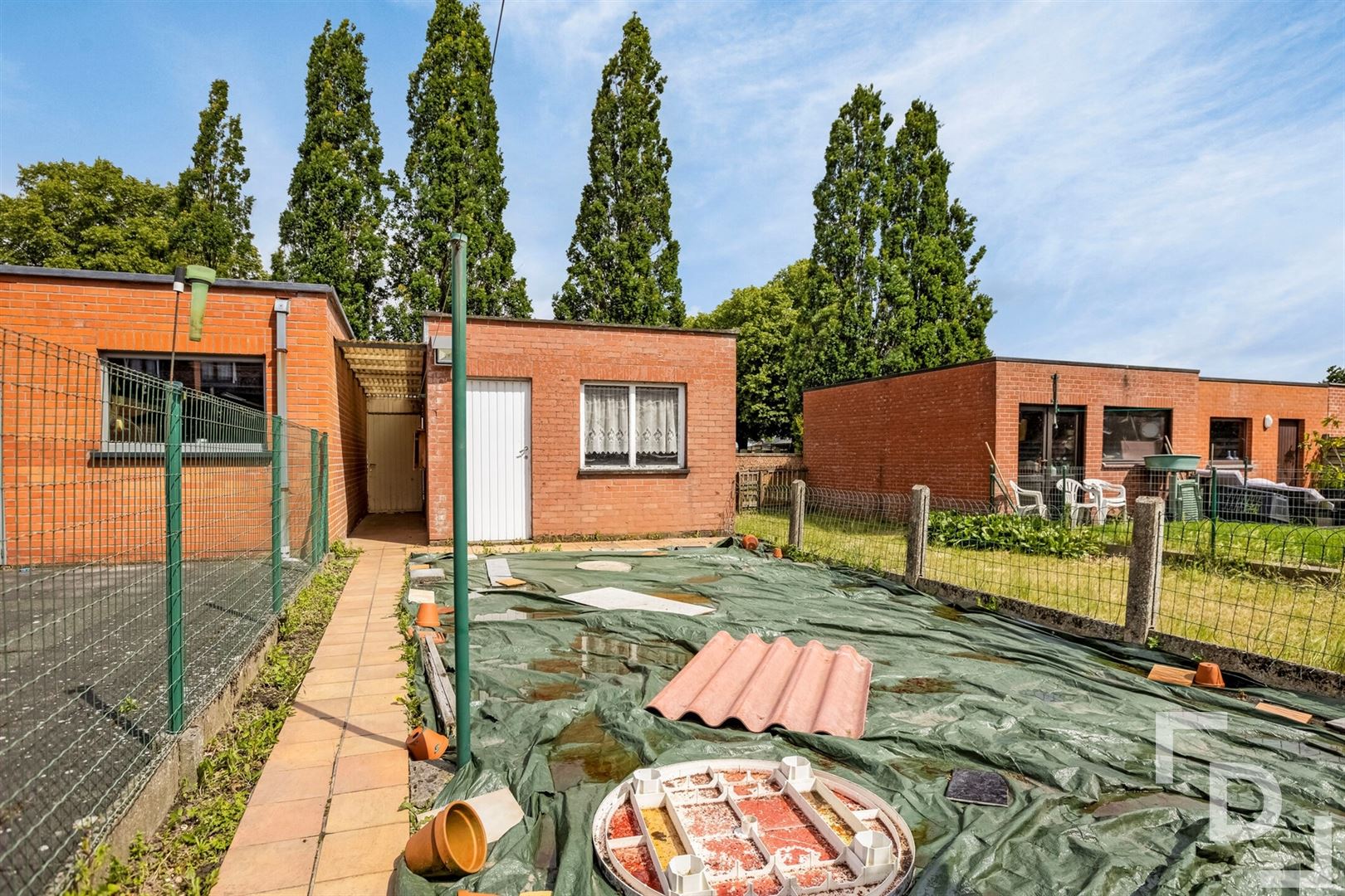 Te renoveren woning met uitweg te koop! foto 28