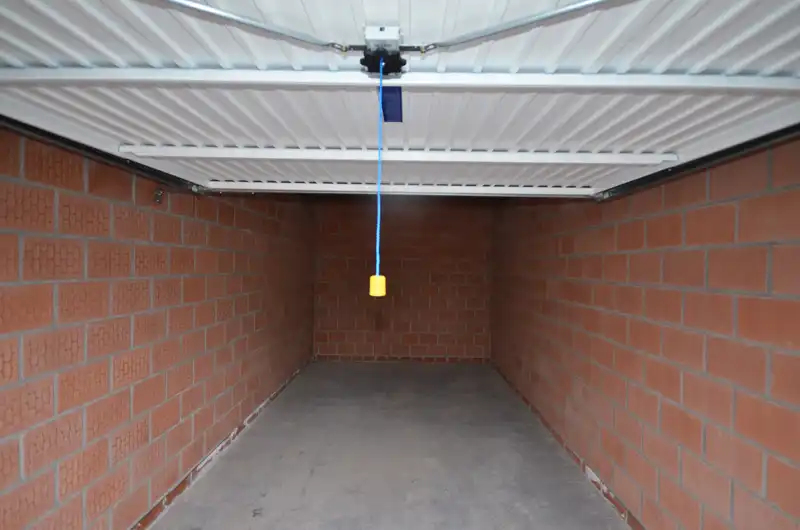 Te huur : nieuwbouw garage  (+/- 18 m²) te Roeselare Gitsestraat foto 4