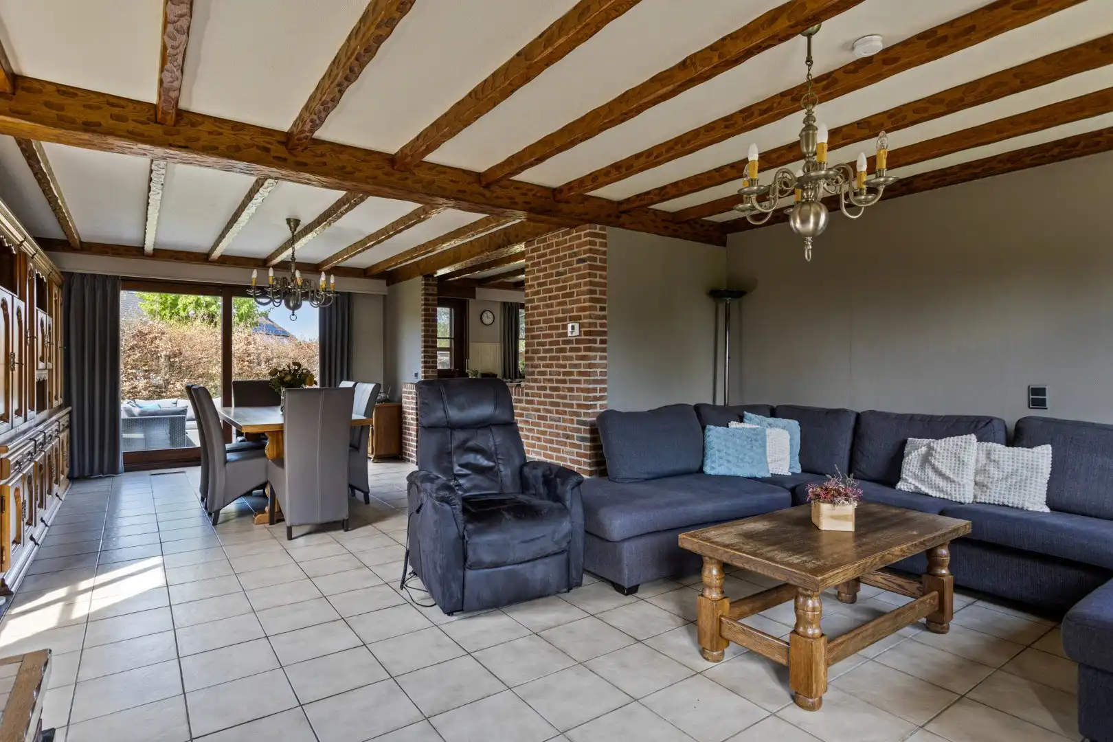 Onderkelderde woning met 4 slpks op 899 m² in een doodlopende straat te OLV Olen ! foto 5