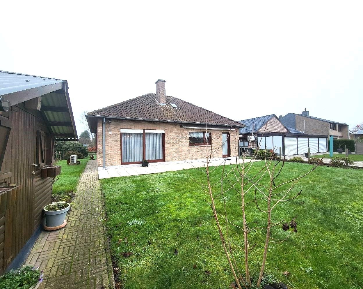 Bungalow in aangename woonwijk. foto 22