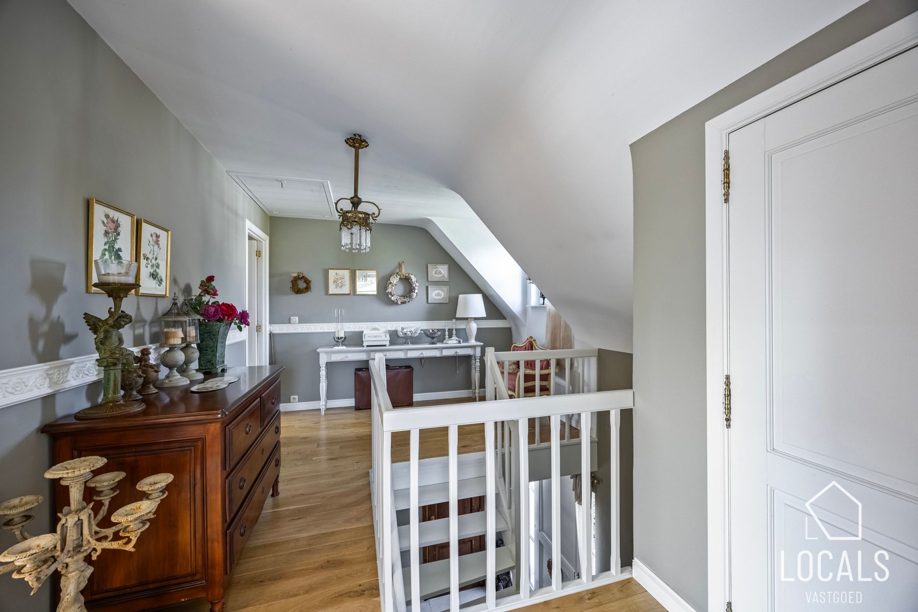 Tijdloze villa in doodlopende straat aan het bos foto 16