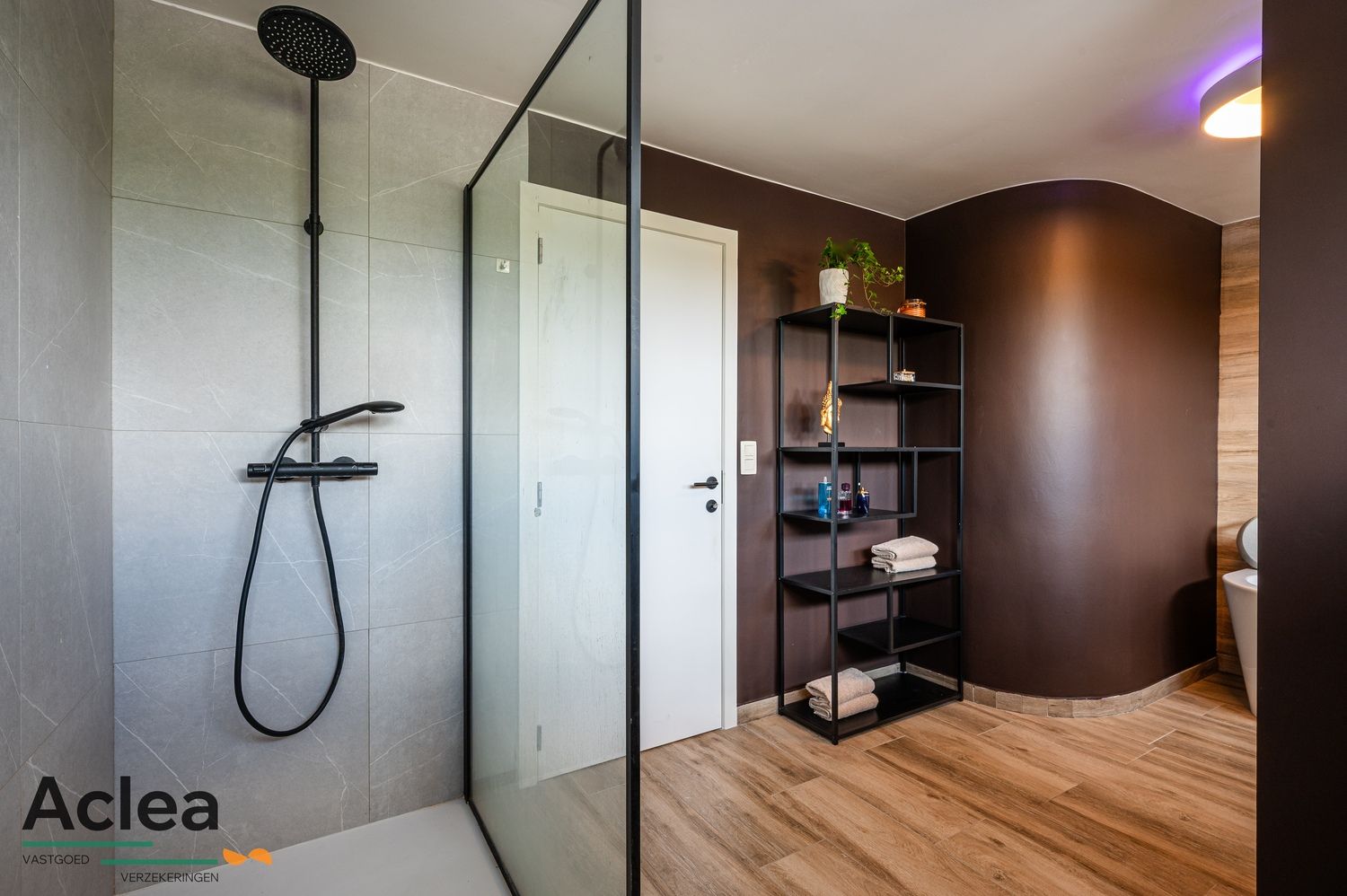 Stijlvolle, ruime woonst op een mooi perceel foto 27