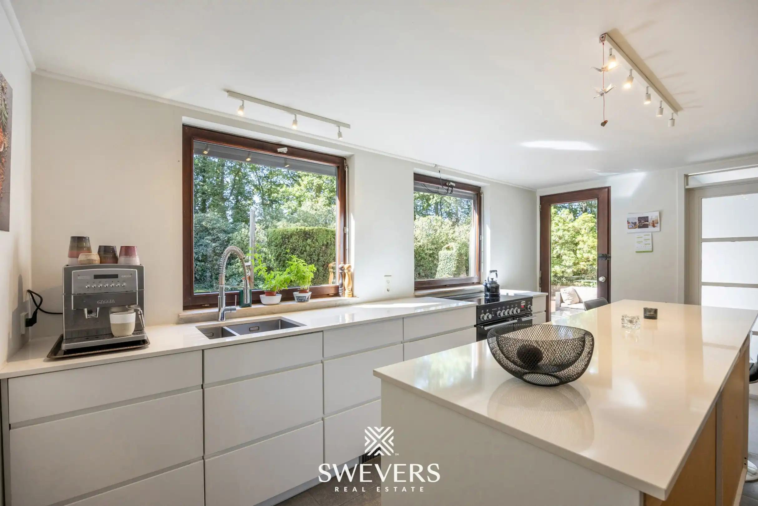 Instapklare open bebouwing met praktijkruimte, 5 slaapkamers en zuidgericht perceel foto 9