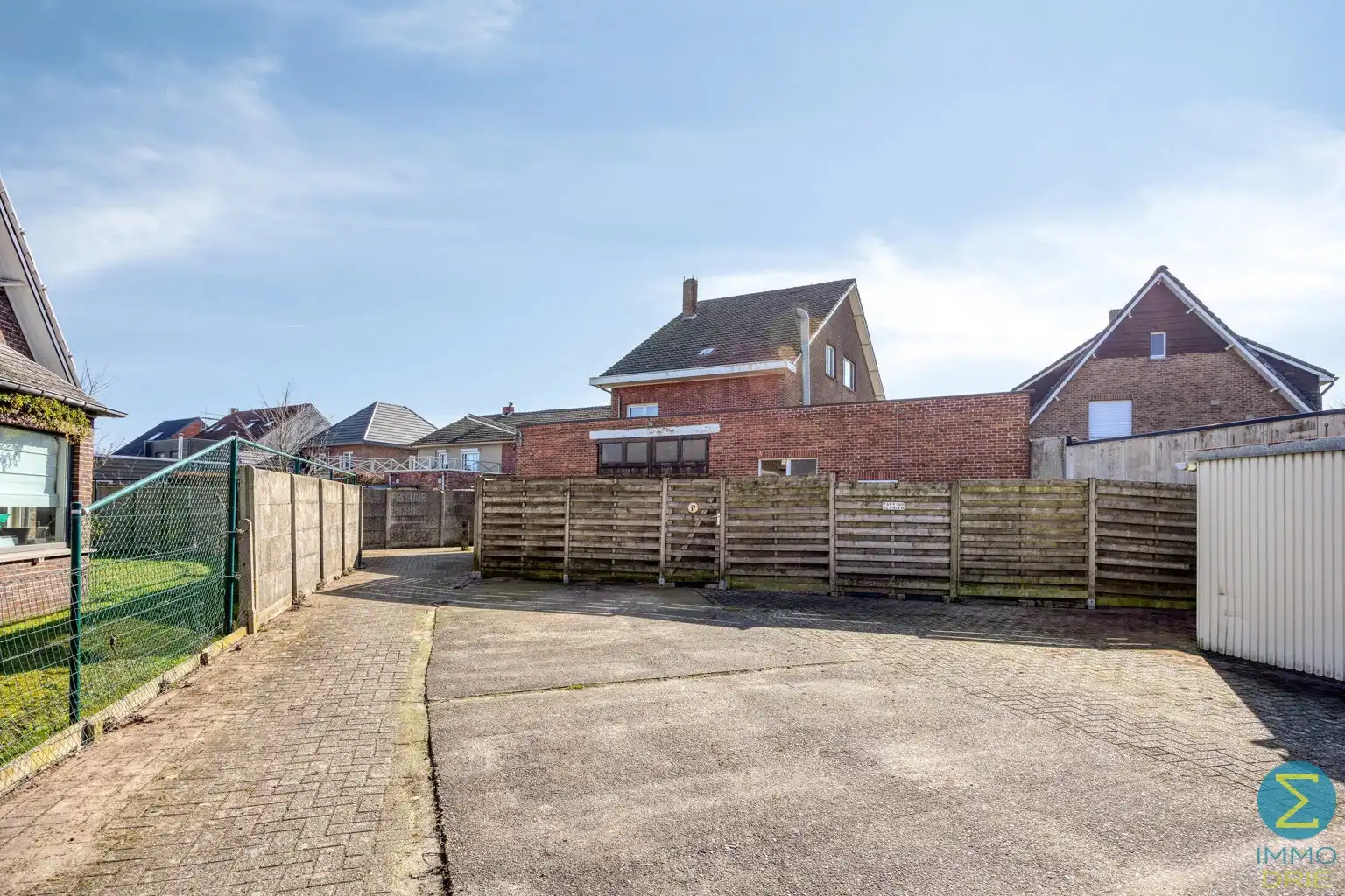 Woning met gelijkvloerse handelsruimte nabij het centrum foto 3