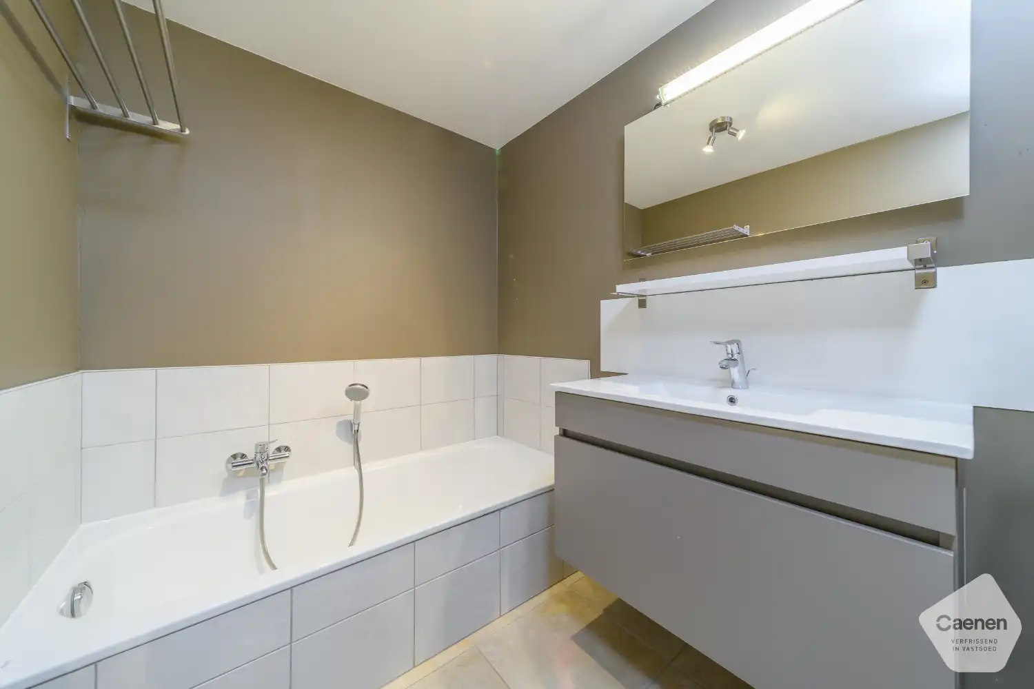 Prachtig gelegen instapklaar en gemeubeld appartement met zeezicht foto 15