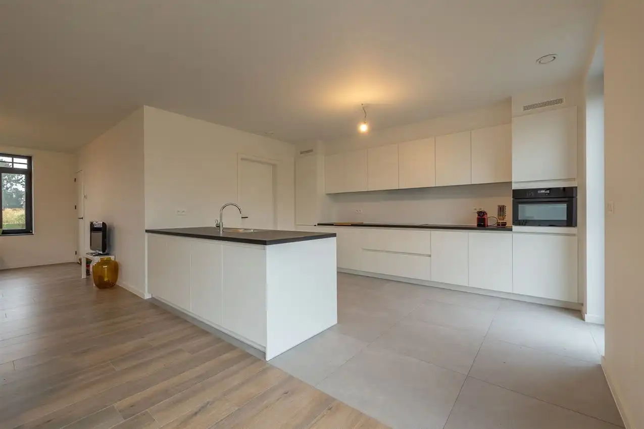 Instapklare nieuwbouwwoning op ruim perceel met 3 slk foto 9