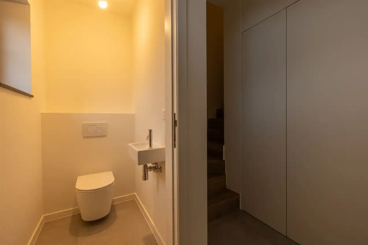 Instapklare nieuwbouwwoning op ruim perceel met 3 slk foto 9