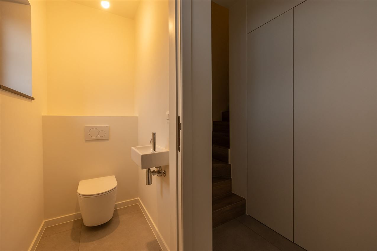 Instapklare nieuwbouwwoning op ruim perceel met 3 slk foto 9