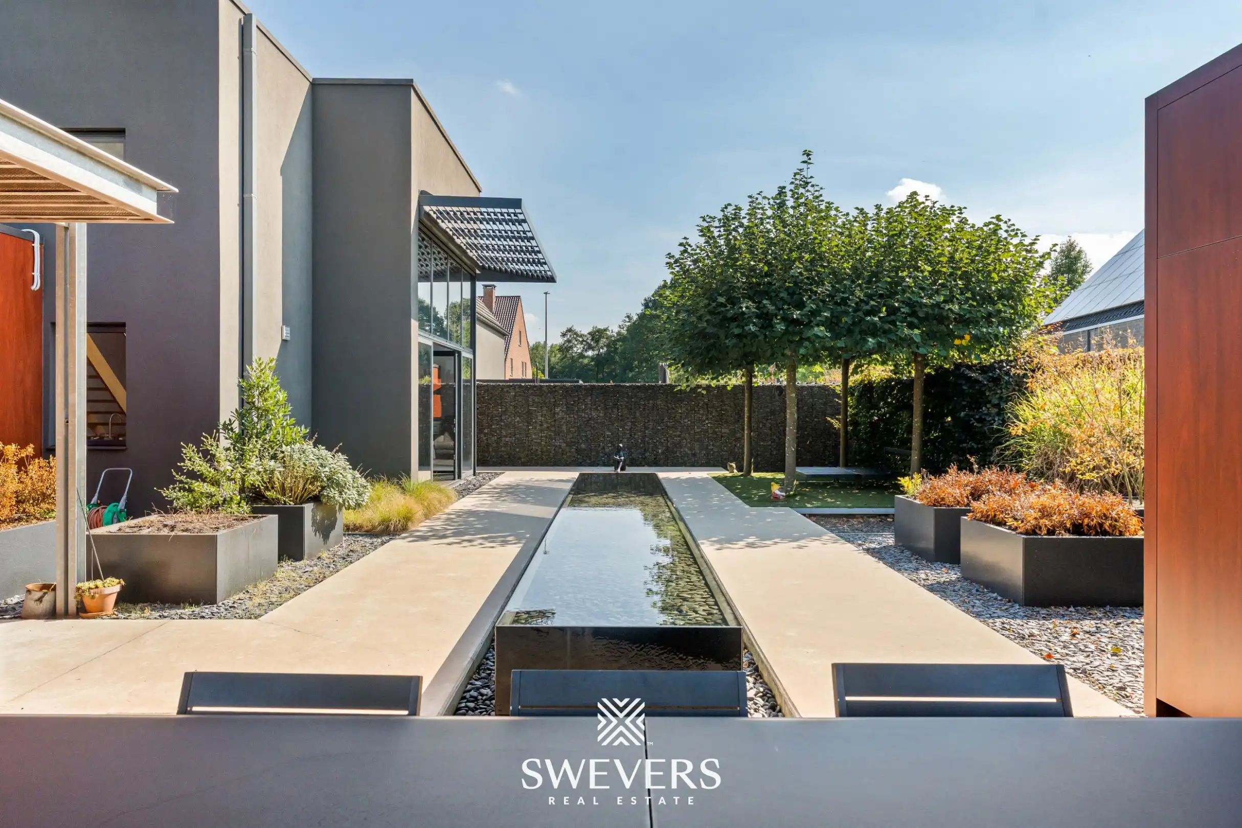 Instapklare woning met prachtig aangelegde tuin en overdekt terras foto 22