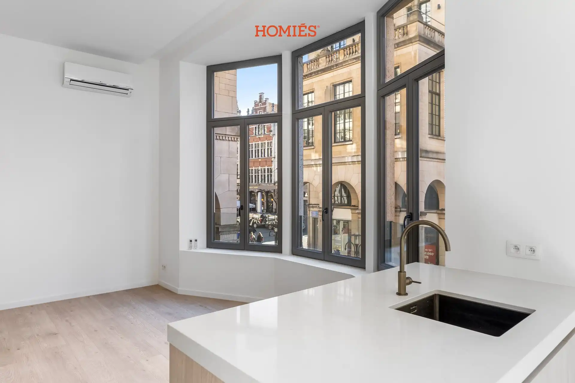 Luxueus gerenoveerd appartement aan de Grote Markt foto 2