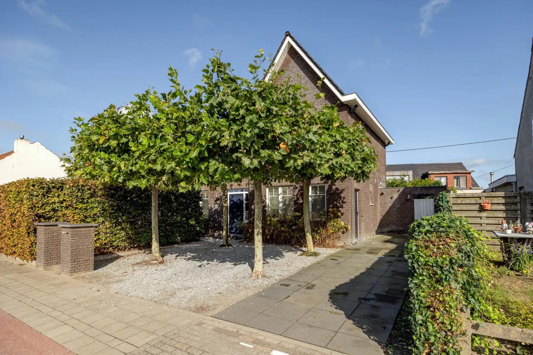 Volledig gerenoveerde woning met 4 slpks en gezellige tuin foto 2