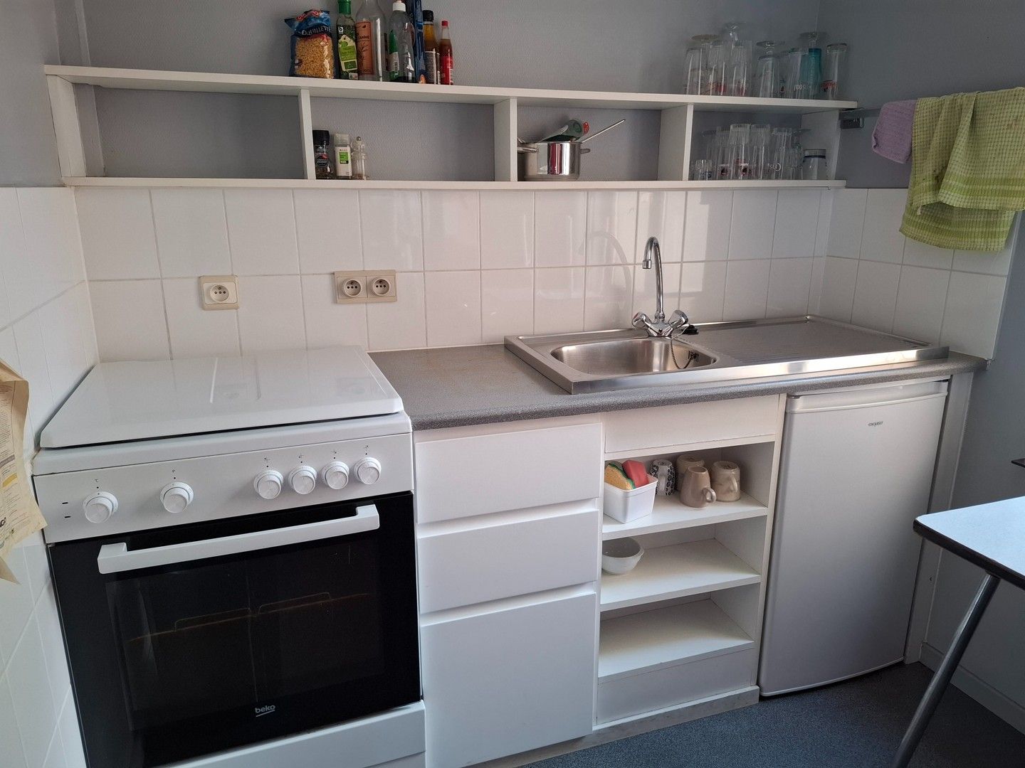 STUDENTENKAMER (geen domicilie mogelijk!) met fietsenstalling op binnenkoer. foto 5