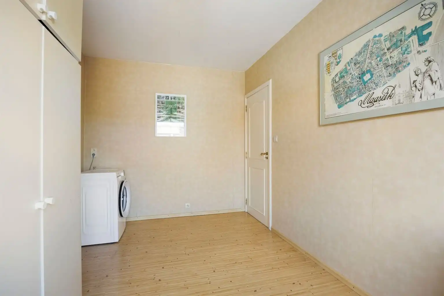 Zeer ruim 3 (+1)-slaapkamer appartement met terras, garagebox en aparte berging, gelegen op wandelafstand van het centrum van Maaseik. foto 19
