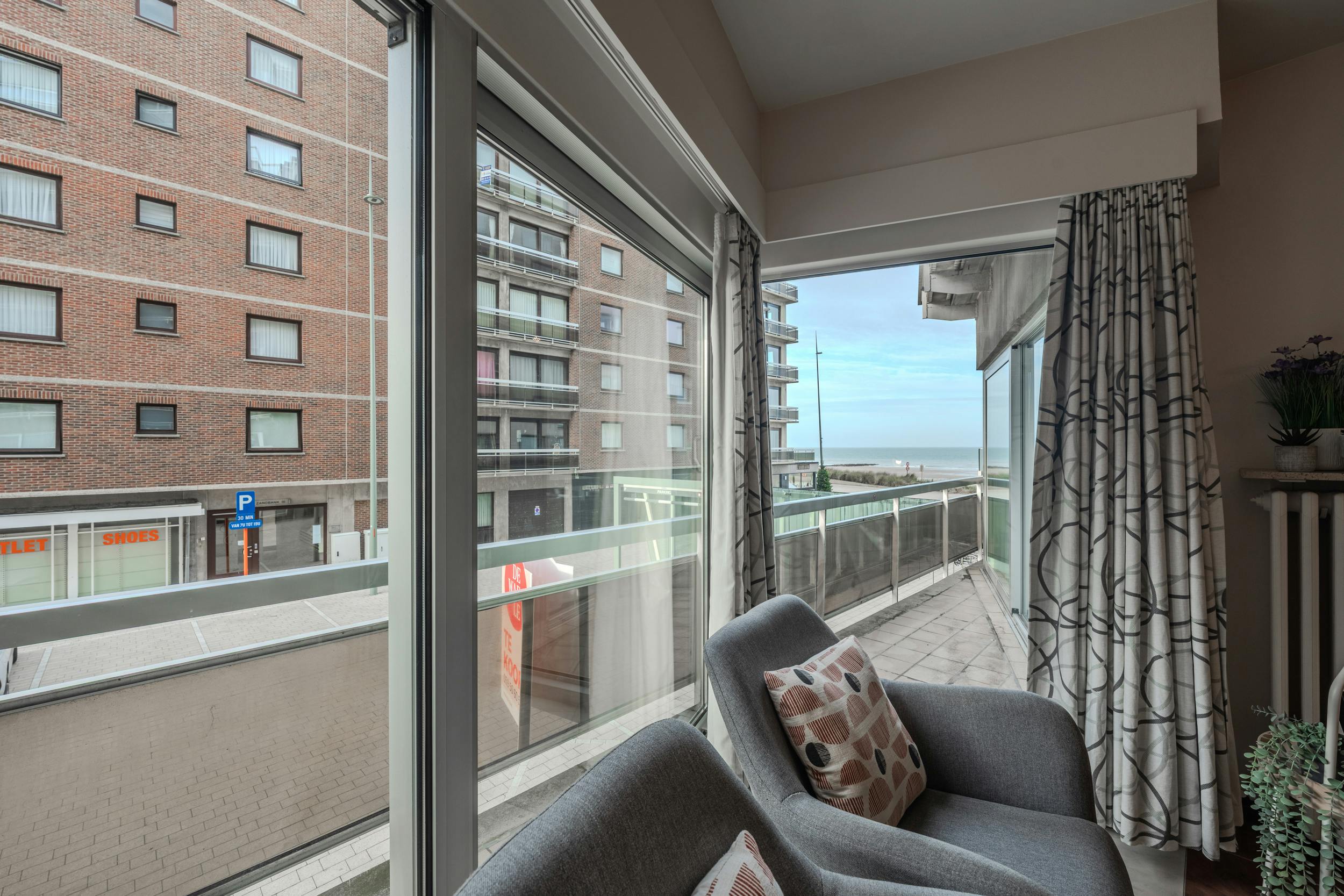 Lichtrijk éénslaapkamer appartement met zijdelings zeezicht! foto 3