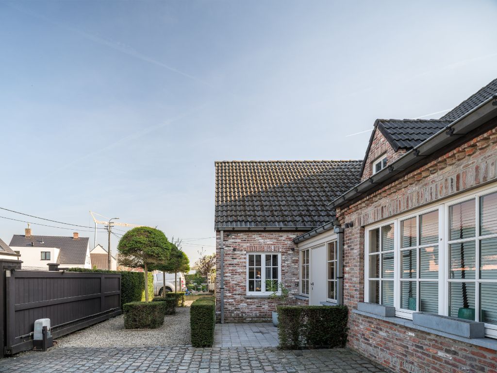 Instapklare, vrijstaande woning met zwembad op een zonnig perceel, drie slaapkamers en de mogelijkheid voor een praktijkruimte in een rustige omgeving. foto 30