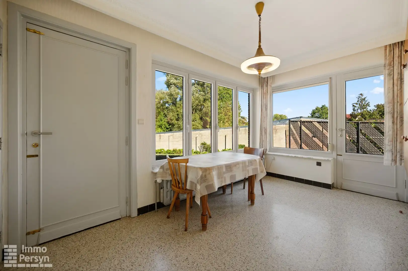 Woning met loods op een commerciële ligging foto 11