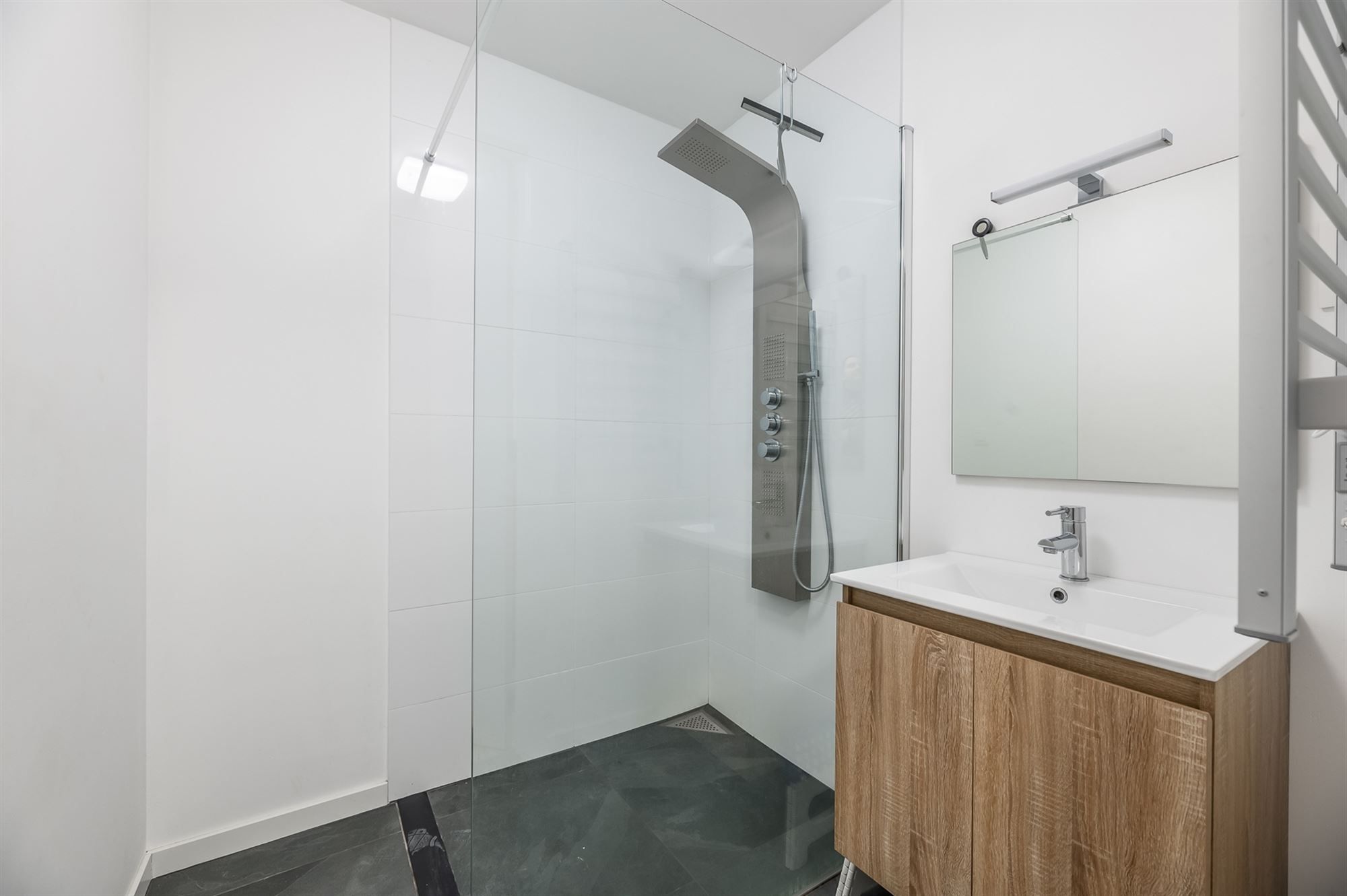 RECENTE, RUIME, ENERGIEZUINIGE WONING MET MOGELIJKHEID TOT APPARTEMENT OP ZOLDERVERDIEPING foto 21