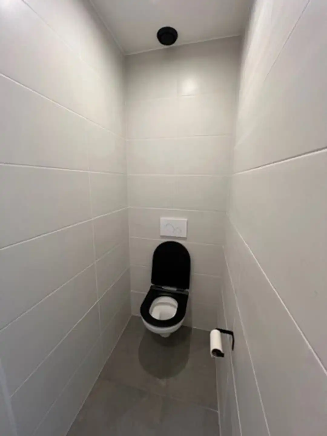 Volledig vernieuwd bedrijfsgebouw met kantoren en magazijnen foto 12