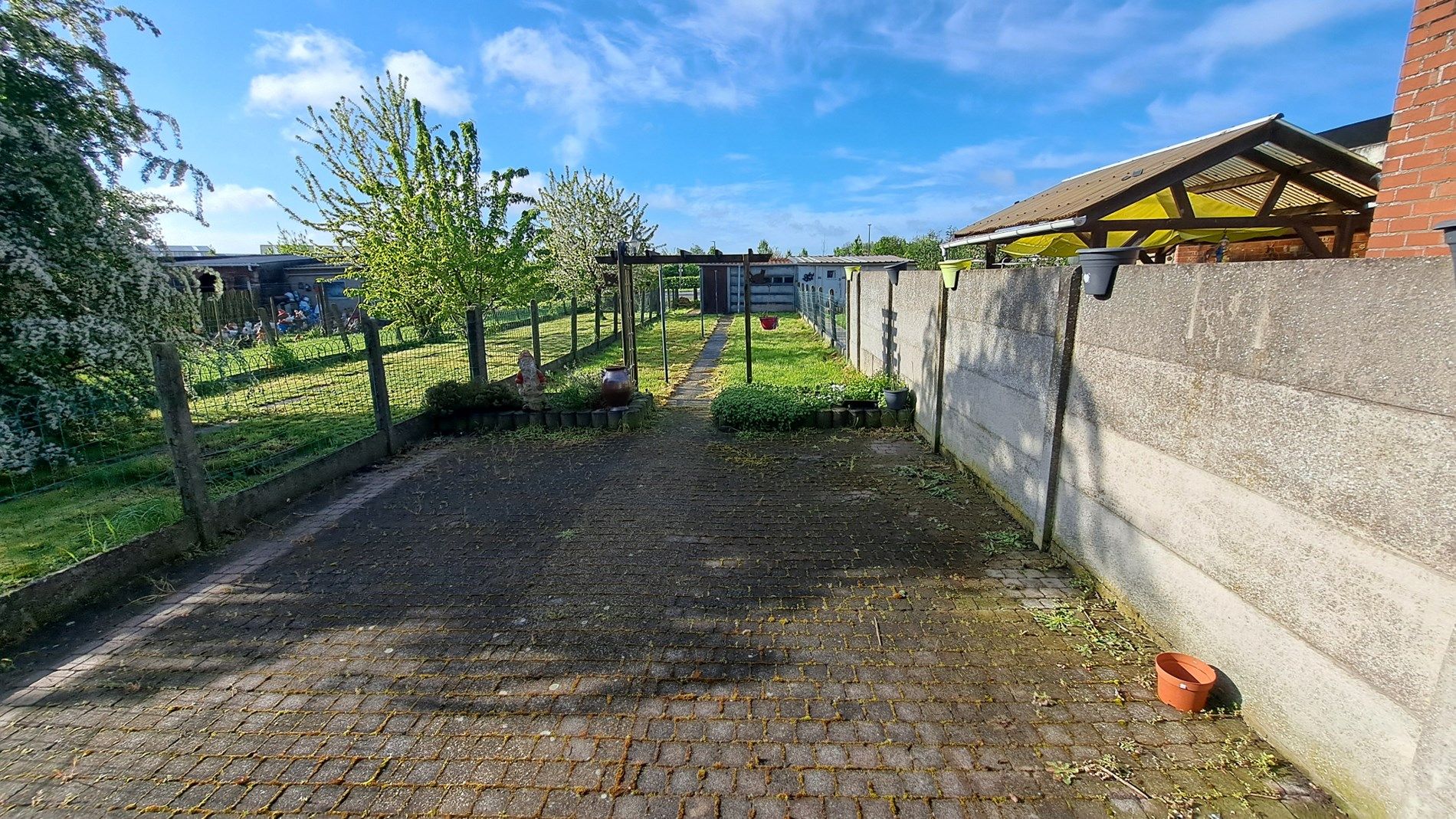 Gezinswoning met 3 slaapkamers en garage foto 3