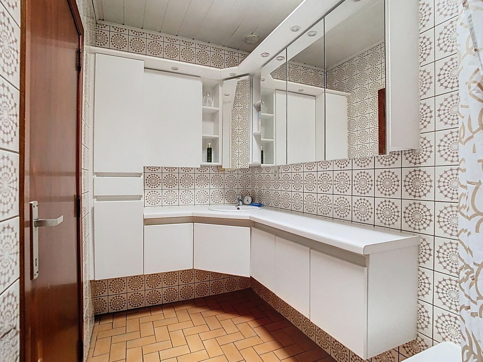 Centraal gelegen rijwoning met 2 SLPK én mooie stadstuin! foto 9