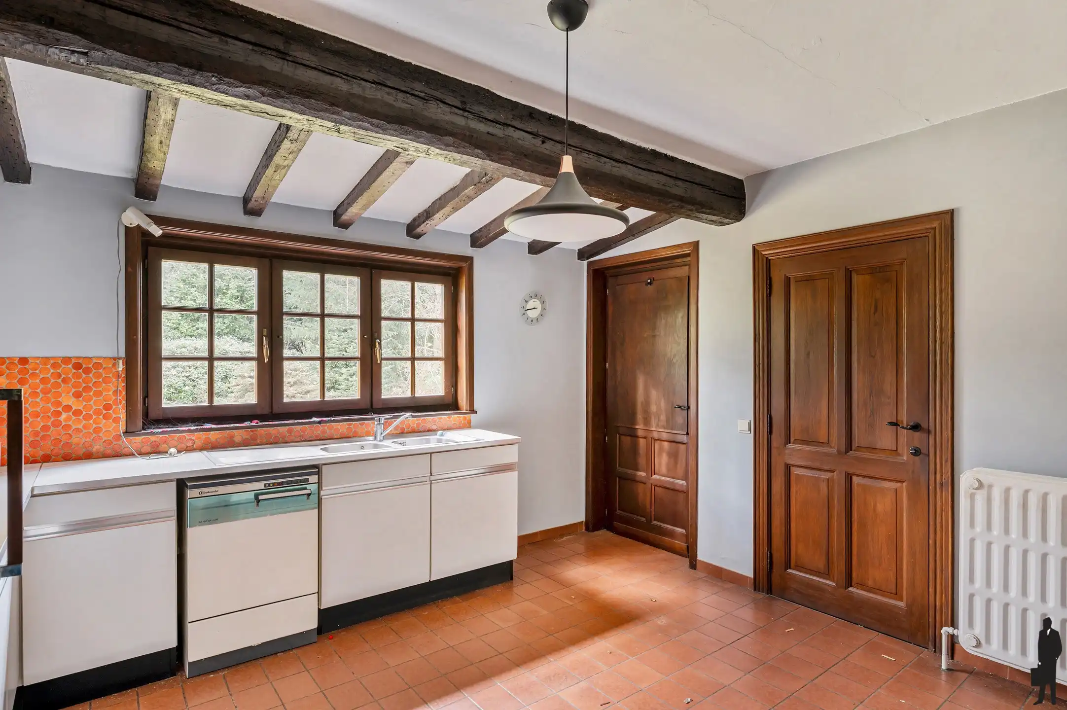 Te renoveren villa, in een bijzonder groene en residentiële omgeving!  foto 11