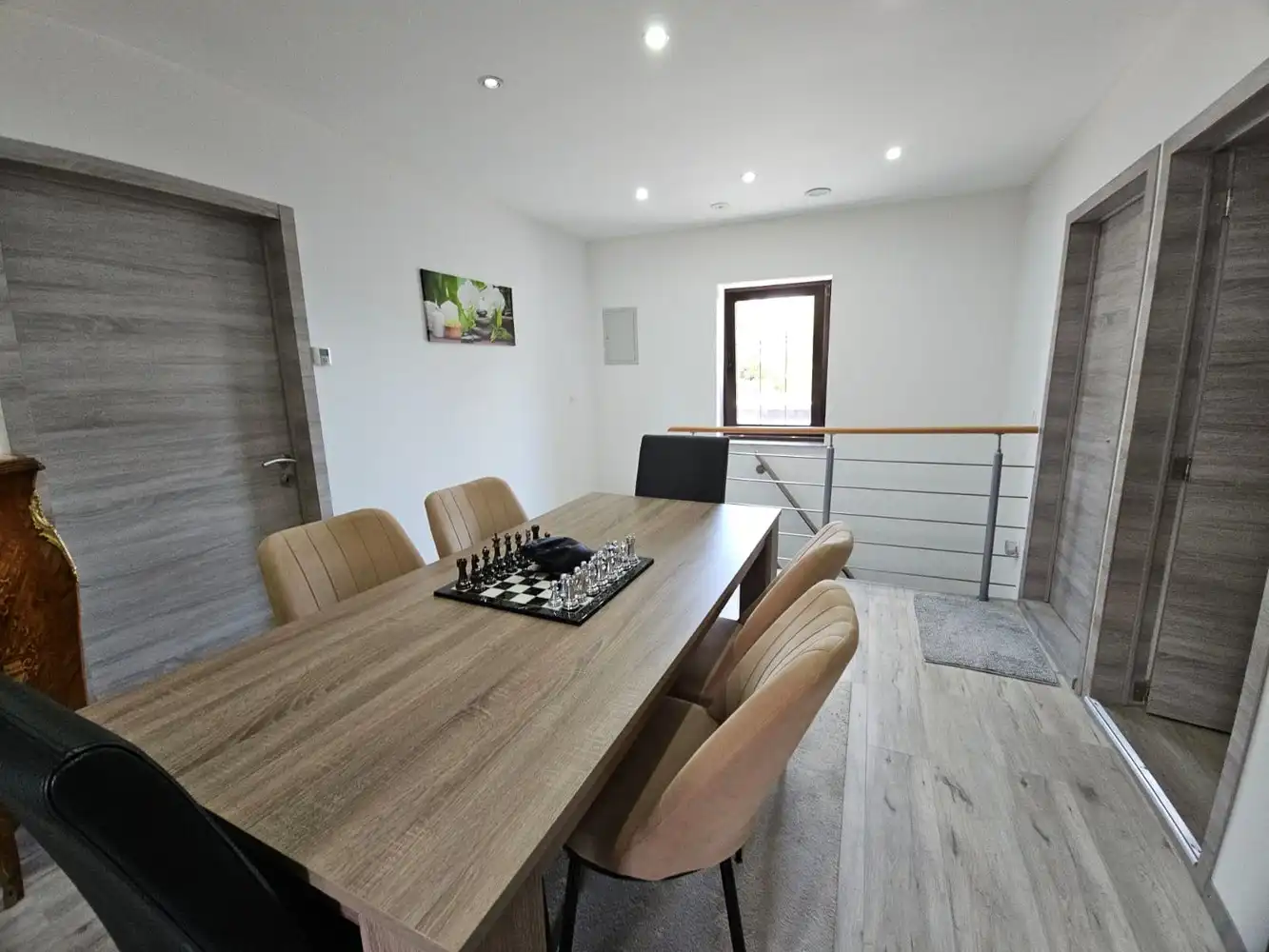 Ruime woning met tuin, 4 slaapkamers en 2 garages foto 10