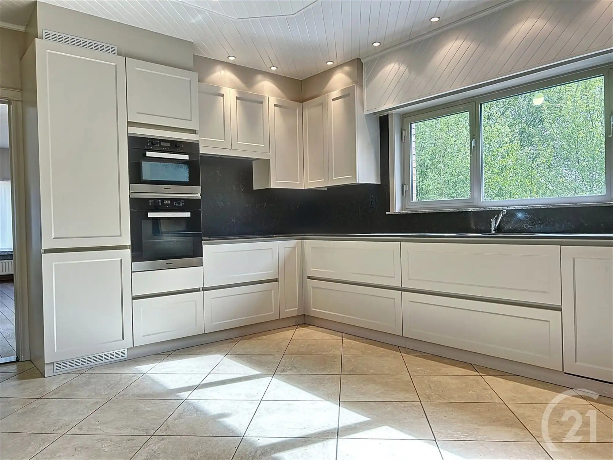 Gerenoveerde ruime woning te huur! foto 5