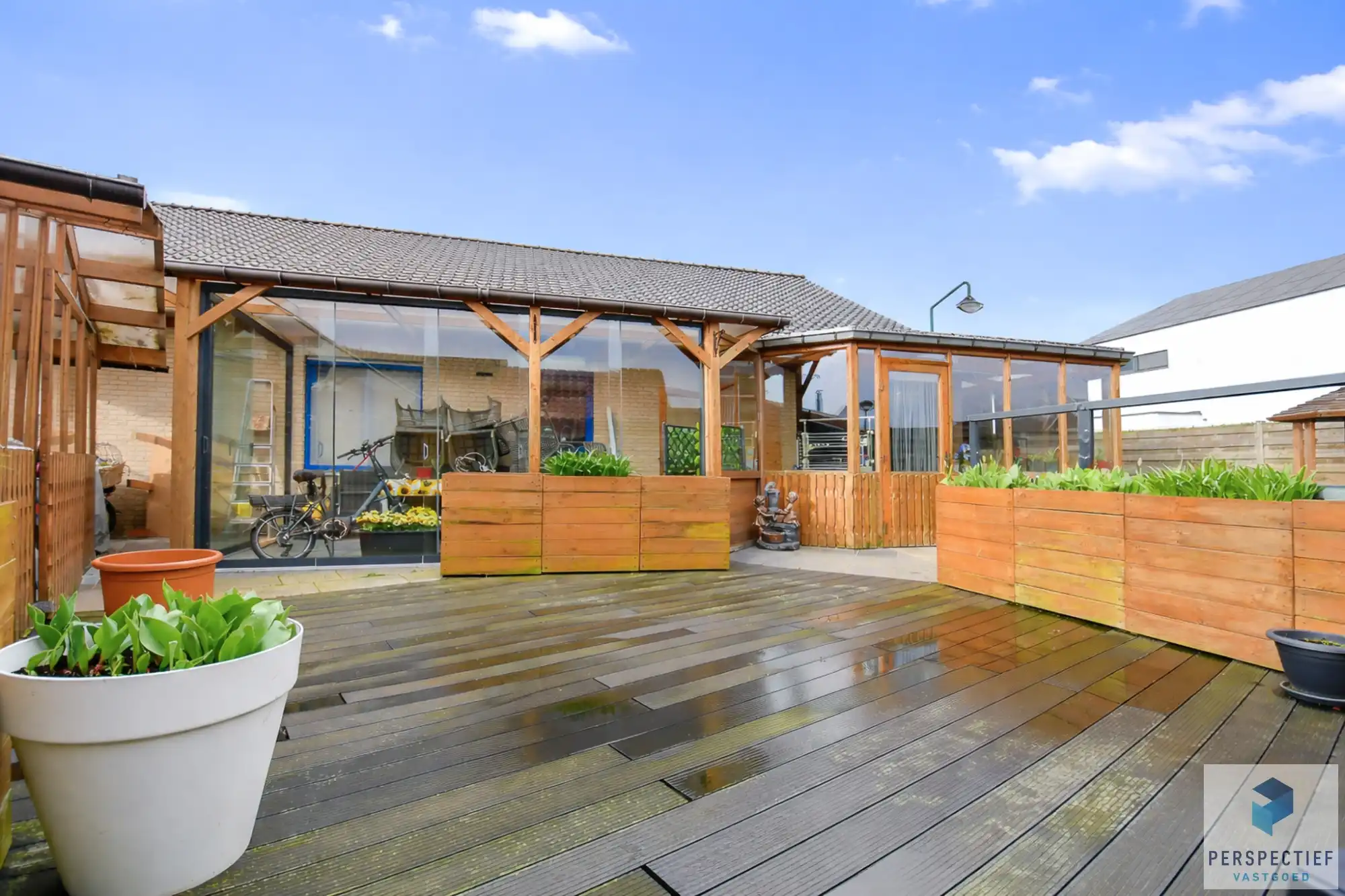 BEZOEKMOMENT ZATERDAG 23/05 VAN 9U TOT 11U | UITSTEKEND GELEGEN GELIJKVLOERSE WONING foto 3