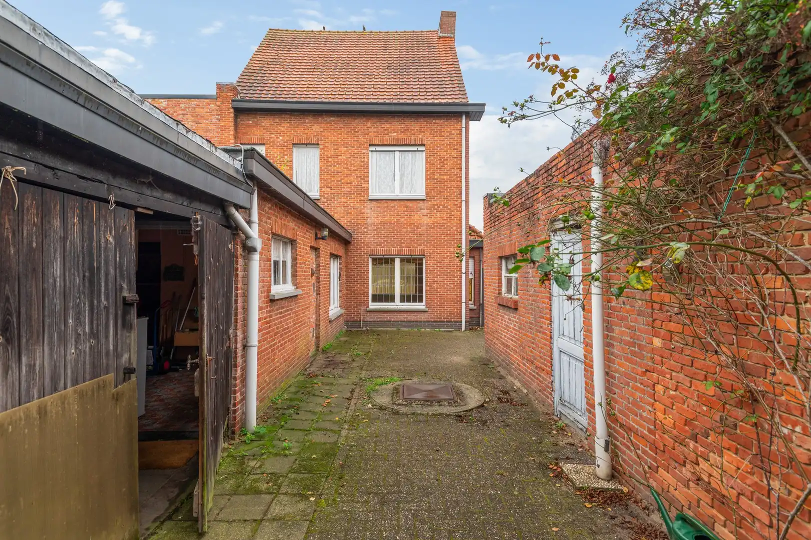 Ruime woning op uitzonderlijk perceel van 1.081 m² foto 17