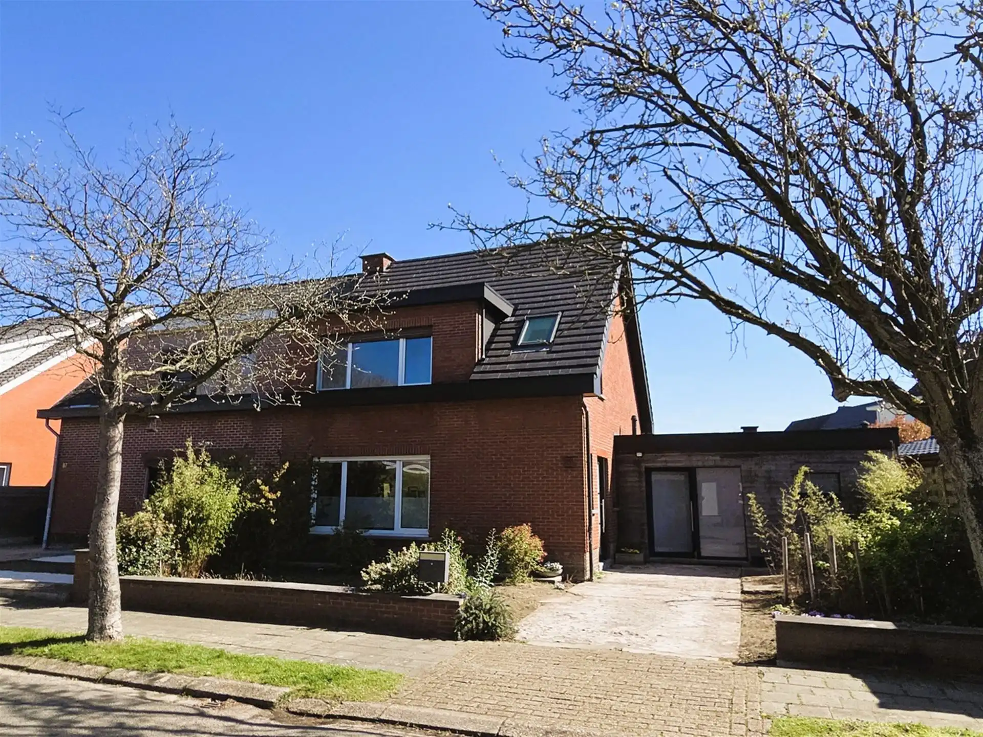 Hoofdfoto van de publicatie: Zeer rustig gelegen woning in Mariaburg, gerenoveerd en voorzien van 3 slaapkamers en ruime garage aanbouw