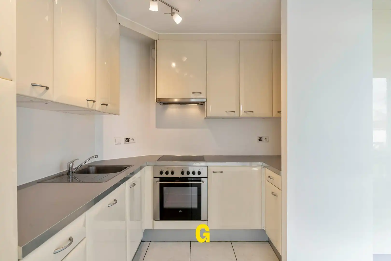 *** VERKOCHT *** Aangenaam duplexappartement met drie slaapkamers, autostandplaats en kelderberging foto 10