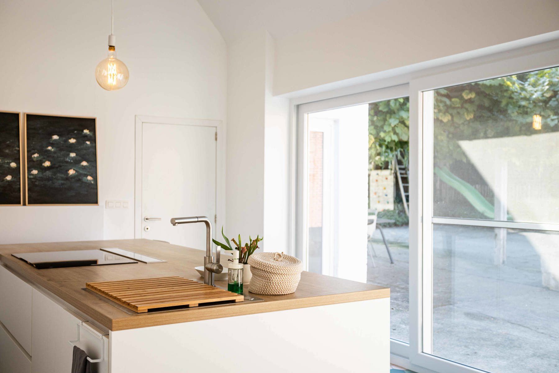 Veelzijdige (dubbele) woning met loods op ruim perceel foto 8