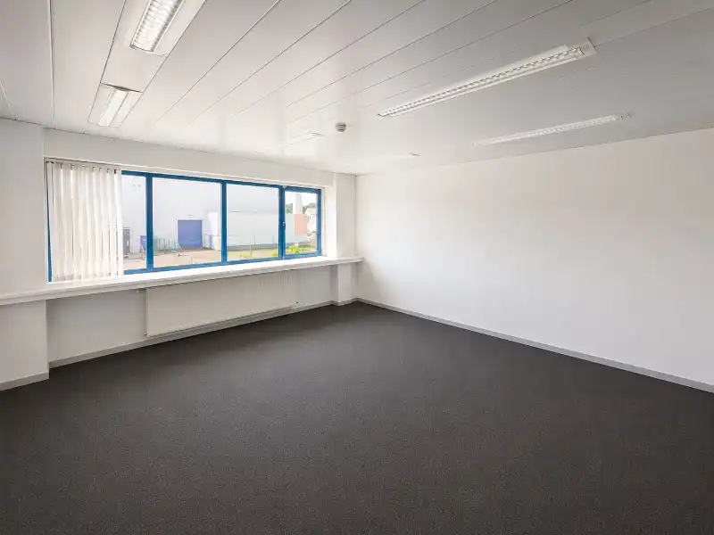 Magazijn te huur foto 13